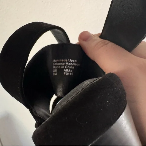 Giani Bernini Aikko Black Platform Chunky Buckle Heel 9M Modern Chic Like New - Picture 10 of 14